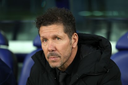 VALENCIA, SPAIN - JANUARY 31: Diego Simeone, Head Coach of Atletico de Madrid, looks on prior to the LaLiga EA Sports match between Levante UD and Atletico de Madrid at Ciutat de Valencia on January 31, 2026 in Valencia, Spain. (Photo by Judit Cartiel/Getty Images)