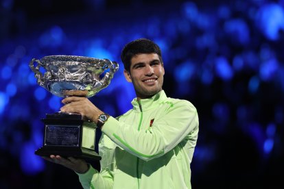MELBOURNE, AUSTRALIA - FEBRUARY 01: Carlos Alcaraz of Spain poses with the Norman Brookes Challenge Cup at the presentation ceremony after his victory in the Men's Singles Final against Novak Djokovic of Serbia during day 15 of the 2026 Australian Open at Melbourne Park on February 01, 2026 in Melbourne, Australia. (Photo by Phil Walter/Getty Images)