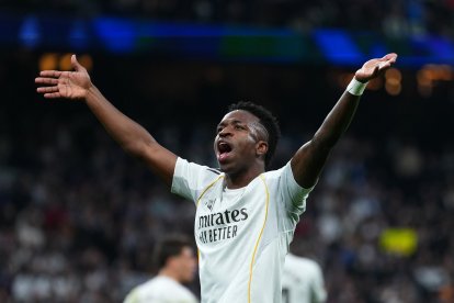 MADRID, SPAIN - FEBRUARY 01: Vinicius Junior of Real Madrid celebrates scoring his team's first goal during the LaLiga EA Sports match between Real Madrid CF and Rayo Vallecano de Madrid at Estadio Santiago Bernabeu on February 01, 2026 in Madrid, Spain. (Photo by Angel Martinez/Getty Images)