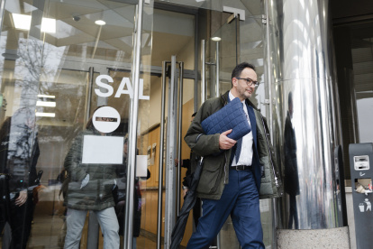 El secretario de Estado de Telecomunicaciones e Infraestructuras Digitales, Antonio Hernando, a su llegada a los juzgados de Plaza de Castilla, a 2 de febrero de 2026