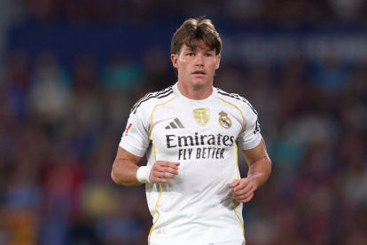Fran Garcia disputando el partido ante el Levante
