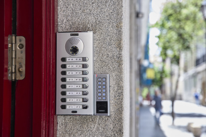 Exterior de un piso turístico en el centro de Madrid tras el anuncio del ministerio de Consumo de bloquear casi 66.000 anuncios ilegales.
Jesús Hellín / Europa Press
19/5/2025