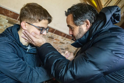 El líder del Partido Popular en Castilla-La Mancha, Paco Núñez, en su visita a Talavera de la Reina para apoyar a los vecinos afectados por las inundaciones