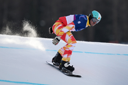 LIVIGNO, ITALY - FEBRUARY 12: Lucas Eguibar Breton of Team Spain warms up prior to the Men's Snowboard Cross Seeding on day six of the Milano Cortina 2026 Winter Olympic games at Livigno Snow Park on February 12, 2026 in Livigno, Italy. (Photo by Hannah Peters/Getty Images)