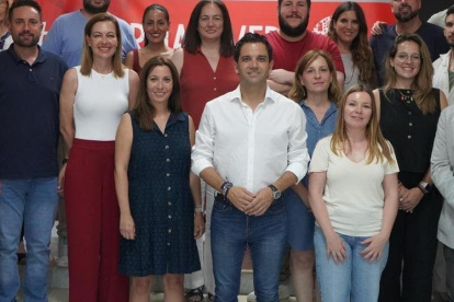 Sonia Borruey y José Antonio Sagredo en el centro de la imagen.

REMITIDA / HANDOUT por REMITIDA PP PATERNA
Fotografía remitida a medios de comunicación exclusivamente para ilustrar la noticia a la que hace referencia la imagen, y citando la procedencia de la imagen en la firma
30/1/2026