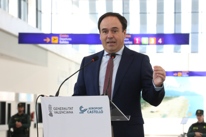 El president de la Generalitat, Juanfran Pérez Llorca visita el aeropuerto de Castellón