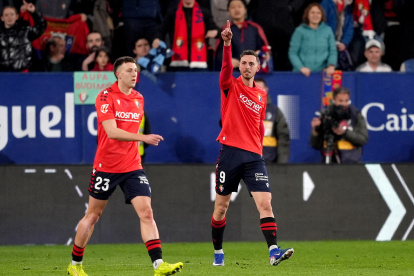Raul Garcia of CA Osasuna celebrates scoring his team's second goal during the LaLiga EA Sports match between CA Osasuna and Real Madrid CF at Estadio El Sadar on February 21, 2026 in Pamplona, Spain. (Photo by Juan Manuel Serrano Arce/Getty Images)