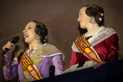 La Fallera Mayor de Torrent, Andrea Adelantado, protagonizó la Crida junto a la Fallera Mayor Infantil, Sandra Magán.