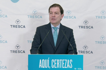 Alfonso Fernández Mañueco, durante su visita a las instalaciones de Tresca Ingeniería, en León.