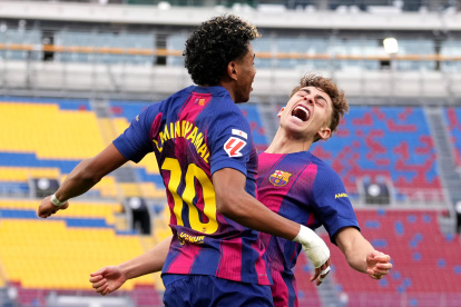 BARCELONA, SPAIN - FEBRUARY 28: Lamine Yamal of FC Barcelona celebrates scoring his team's first goal with teammate Fermin Lopez during the LaLiga EA Sports match between FC Barcelona and Villarreal CF at Spotify Camp Nou on February 28, 2026 in Barcelona, Spain. (Photo by Alex Caparros/Getty Images)