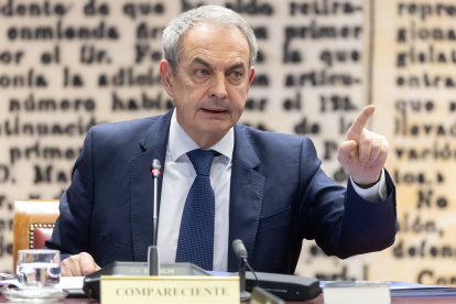 El expresidente del Gobierno José Luis Rodríguez Zapatero comparece ante la Comisión de Investigación sobre el ‘caso Koldo’, en el Senado, a 2 de marzo de 2026, en Madrid (España). Zapatero ha sido citado por el Partido Popular para dar explicaciones sobre el rescate financiero público a la aerolínea Plus Ultra, por ello el PP ha pedido las declaraciones de IRPF desde que el socialista fue presidente, su declaración de bienes y propiedades, tanto en España como en el extranjero, y copia de las comunicaciones con las autoridades venezolanas por el rescate de la compañía Plus Ultra.

Eduardo Parra / Europa Press
02/3/2026