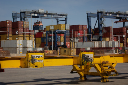 Contenedores de mercancías en el muelle de descarga del Puerto de Barcelona, en Cataluña (España), a 1 de abril de 2021. 
David Zorraquino / Europa Press
1 DE ABRIL DE 2021