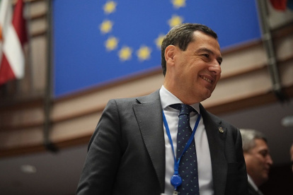 El presidente de la Junta de Andalucía, Juanma Moreno, este miércoles en Bruselas, durante la reunión del Comité de las Regiones de la Unión Europea .