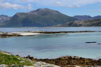 En Sommarøy, por encima del círculo polar ártico, la luz natural marca el ritmo diario y redefine la relación con el tiempo.