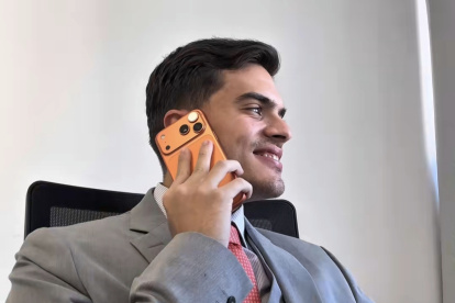 Javier Morant en uno de los vídeos que comparte en TikTok sobre su día a día como empresario.