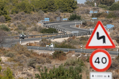 Imagen de archivo de una patrulla de motoristas en una carretera.

REMITIDA / HANDOUT por GUARDIA CIVIL
Fotografía remitida a medios de comunicación exclusivamente para ilustrar la noticia a la que hace referencia la imagen, y citando la procedencia de la imagen en la firma
10/3/2026