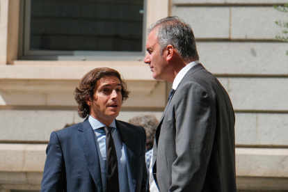 El diputado de Vox, José María Figaredo y Javier Ortega Smith
