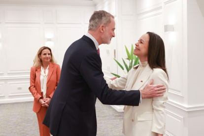 El Rey Felipe VI se reúne con la líder opositora venezolana y Nobel de la Paz María Coriña Machado en Chile

REMITIDA / HANDOUT por CASA DE S.M. EL REY / JOSE JIMENEZ
Fotografía remitida a medios de comunicación exclusivamente para ilustrar la noticia a la que hace referencia la imagen, y citando la procedencia de la imagen en la firma
11/3/2026