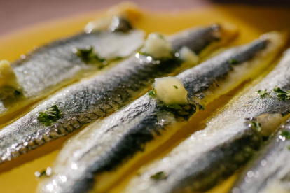 Las anchoas del Cantábrico, protagonistas de la receta exprés que el chef Jesús Sánchez propone para crear un "bocato di cardinale" en casa