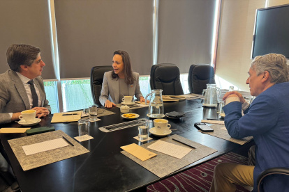 Una delegación de Vox y de la Fundación Disenso mantiene un encuentro con María Corina Machado en Santiago de Chile
