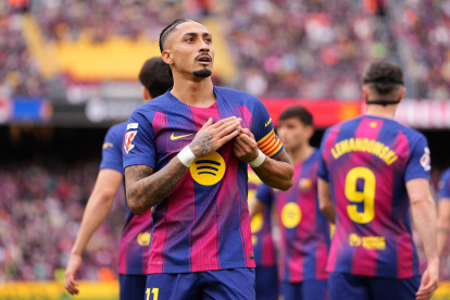 BARCELONA, SPAIN - MARCH 15: Raphinha of FC Barcelona celebrates scoring his team's first goal during the LaLiga EA Sports match between FC Barcelona and Sevilla FC at Spotify Camp Nou on March 15, 2026 in Barcelona, Spain. (Photo by Alex Caparros/Getty Images)