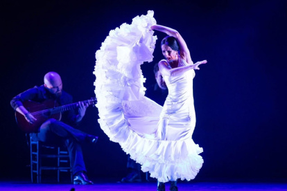 La bailaora Mercedes Ruiz junto al guitarrista Santiago Lara, en una actuación.