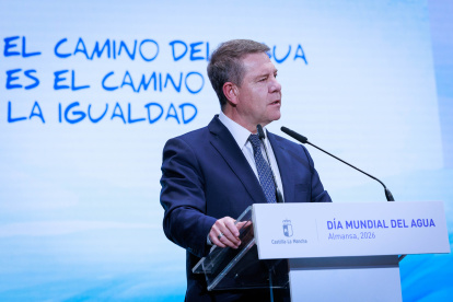 El jefe del Ejecutivo regional, Emiliano García-Page, preside, en Almansa, el acto institucional con motivo del Día Mundial del Agua, celebrado en el Teatro Regio de la localidad.

REMITIDA / HANDOUT por DAVID ESTEBAN GONZALEZ
Fotografía remitida a medios de comunicación exclusivamente para ilustrar la noticia a la que hace referencia la imagen, y citando la procedencia de la imagen en la firma
17/3/2026
