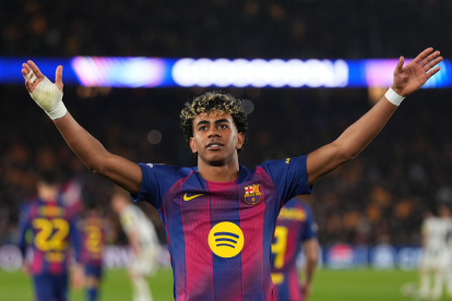 BARCELONA, SPAIN - MARCH 18: Lamine Yamal of FC Barcelona celebrates scoring his team's third goal from the penalty spot during the UEFA Champions League 2025/26 Round of 16 Second Leg match between FC Barcelona and Newcastle United FC at Camp Nou on March 18, 2026 in Barcelona, Spain. (Photo by Alex Caparros/Getty Images)