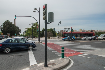 (Foto de ARCHIVO) EUROPA PRESS - Imagen de un cruce con semáforo en Valencia.