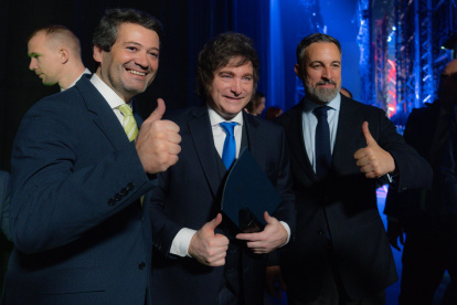 El líder de Vox, Santiago Abascal junto a Javier Milei y el lider de la formación Chega, André Ventura