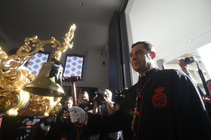 El presidente de la Junta de Andalucía, Juanma Moreno, en la Semana Santa en Málaga.