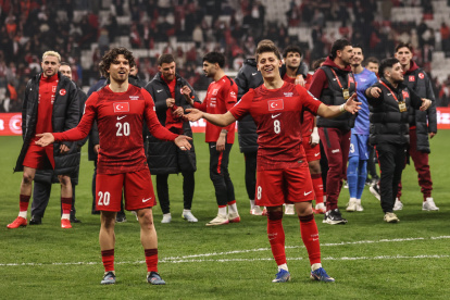 ISTANBUL, TURKEY - MARCH 26: Ferdi Kadioglu and Arda Guler of Turkiye celebrate after the team's victory in the FIFA World Cup 2026 European Qualifiers KO play-offs match between Türkiye and Romania at Besiktas Park on March 26, 2026 in Istanbul, Turkey. (Photo by Burak Kara/Getty Images)
