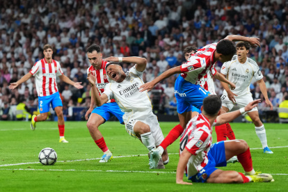 MADRID, SPAIN - APRIL 10: Kylian Mbappe of Real Madrid is challenged by Vitor Reis of Girona FC during the LaLiga EA Sports match between Real Madrid CF and Girona FC at Estadio Santiago Bernabeu on April 10, 2026 in Madrid, Spain. (Photo by Angel Martinez/Getty Images)