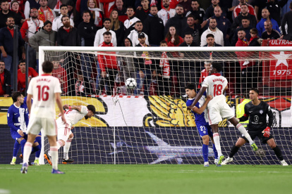 SEVILLE, SPAIN - APRIL 11: Nemanja Gudelj of Sevilla FC scores his team's second goal during the LaLiga EA Sports match between Sevilla FC and Atletico de Madrid at Estadio Ramon Sanchez Pizjuan on April 11, 2026 in Seville, Spain. (Photo by Fran Santiago/Getty Images)