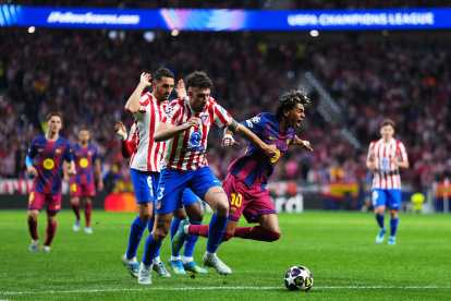 El Barcelona coquetea con la remontada