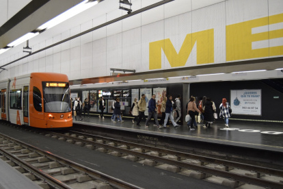 Archivo - Alicante.- El TRAM d'Alacant refuerza su servicio este jueves para facilitar el acceso a la Romería de la Santa Faz.