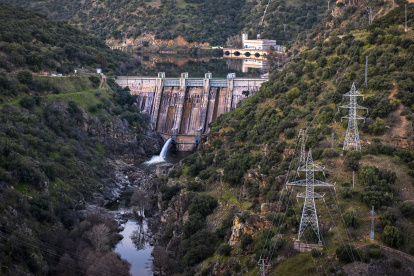 Embalse y presa de Picadas, en Aldea del Fresno, Madrid.