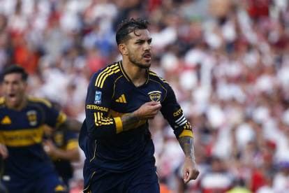 BUENOS AIRES, ARGENTINA - APRIL 19: Leandro Paredes of Boca Juniors celebrates scoring his team's first goal during the Torneo Apertura 2026 Superclásico match between River Plate and Boca Juniors at Estadio Más Monumental Antonio Vespucio Liberti on April 19, 2026 in Buenos Aires, Argentina. (Photo by Marcos Brindicci/Getty Images)