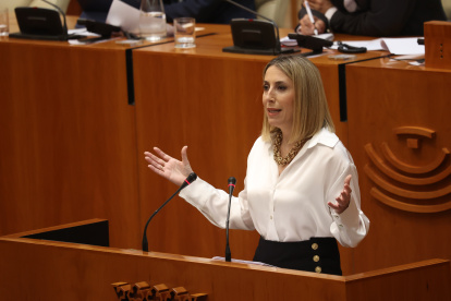 La candidata a la Presidencia de la Junta de Extremadura, María Guardiola, pronuncia su discurso de investidura.