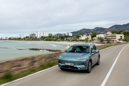 El E5 tiene dimensiones de un SUV del segmento C, pero con un espacio interior propio de vehículos del segmento superior.