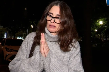 Paz Vega atendió amablemente a los reporteros que le preguntaron por su actualidad sentimental.