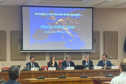 Jornadas: A un año  del Gran Apagón con la presencia de Alberto Núñez Feijóo y la poortavoz popular en el Congreso, Ester Munoz.