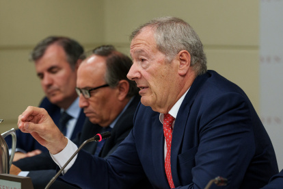 El Presidente de la Comisión de Investigación de Accidentes Ferroviarios (CIAF), Ignacio Barrón de Angoiti, en la comisión del Senado.