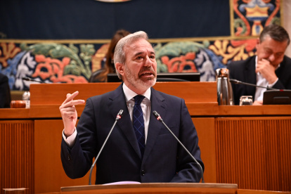 El presidente del Gobierno de Aragón en funciones, Jorge Azcón, durante el Pleno de las Cortes de Aragón.