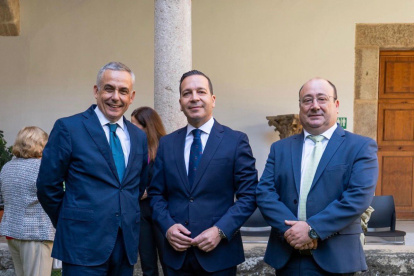 Los diputados de Vox en Extremadura Angel Pelayo, Óscar Fernández y Juan José García