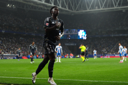 El brasileño fue decisivo con dos goles y llevó LaLiga hasta el Clásico