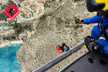 Rescate del operativo en el que los efectivos rescatan al escalador herido.