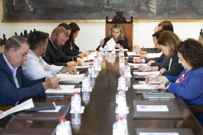 Junta de Gobierno de la Diputación

REMITIDA / HANDOUT por DIPUTACIÓN
Fotografía remitida a medios de comunicación exclusivamente para ilustrar la noticia a la que hace referencia la imagen, y citando la procedencia de la imagen en la firma
06/5/2026