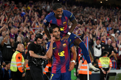BARCELONA, SPAIN - MAY 10: Ferran Torres of FC Barcelona celebrates scoring his team's second goal with teammate Marcus Rashford during the LaLiga EA Sports match between FC Barcelona and Real Madrid CF at Spotify Camp Nou on May 10, 2026 in Barcelona, Spain. (Photo by David Ramos/Getty Images)