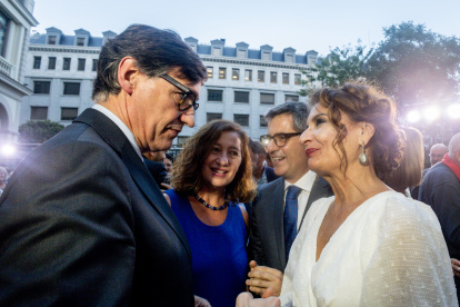 María Jesús Montero junto al presidente de la Generalitar, Salvador Illa